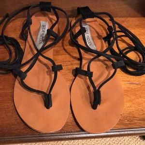 Size 8 Women’s flat slippers by Steve Madden.
